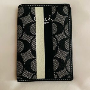 ✈️🌍 Coach Passport Cover - Like New ✈️🌍